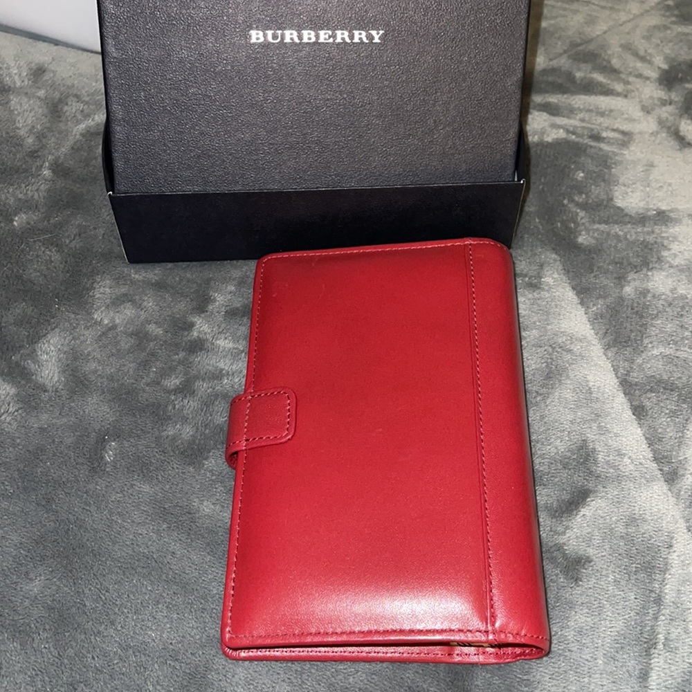 Burberry preloved leather pocket notebook excellent condition comes with box - Picture 11 of 16